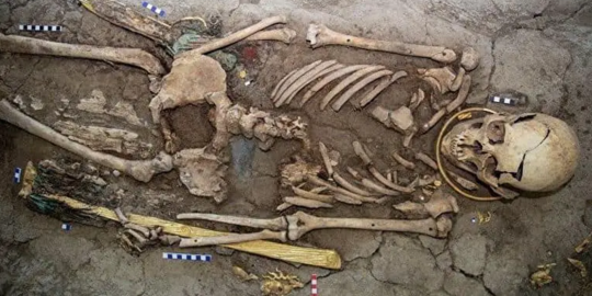 
 Mumi Manusia Emas Berusia 2800 Tahun Ditemukan Utuh Terkubur