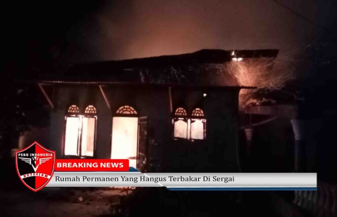 
 Diduga Korsleting 1 Rumah Permanen Dan 3 Unit Septor Hangus Terbakar