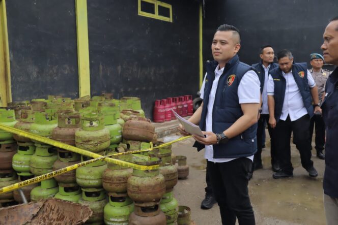 
 Polisi Ringkus Pelaku Pengoplos Gas Elpiji Subsidi di Labura