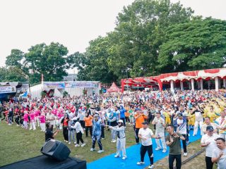 Meriahkan HUT Ke 80 Labuhanbatu Ribuan Warga Ikuti Senam Bareng Bupati