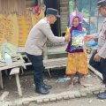 Jumat Berkah Kapolsek Panai Tengah Turun Langsung Bagikan Bansos Wujud Polri Untuk Masyarakat