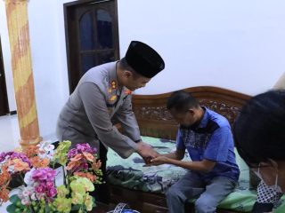 Kepedulian Kapolres Labuhanbatu Hadir Menguatkan Personel yang Sakit