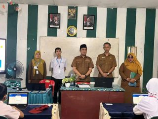 Mewakili Bupati Kadis Pendidikan Labuhanbatu Tinjau Kegiatan TKA di SDN 01 Rantau Selatan
