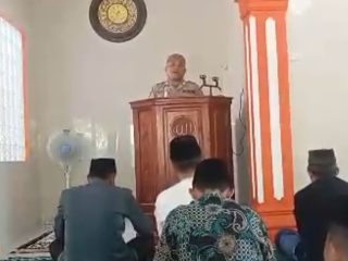 Bripka Supri Helmi Jadi Khotib Jumat, Ajak Warga Bandar Huluan Jauhi Narkoba