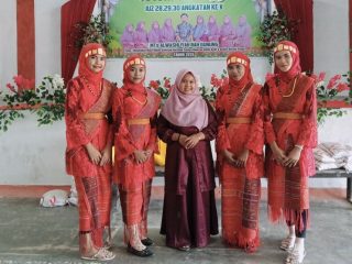 Haru Biru Warnai Wisuda Tahfidz Angkatan V MTs Al Washliyah Bah gunung