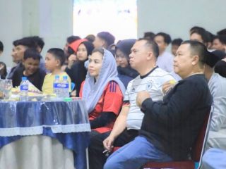 Bupati Nobar bersama Masyarakat Labuhanbatu di Gedung serbaguna Rumdis jalan WR supratman.