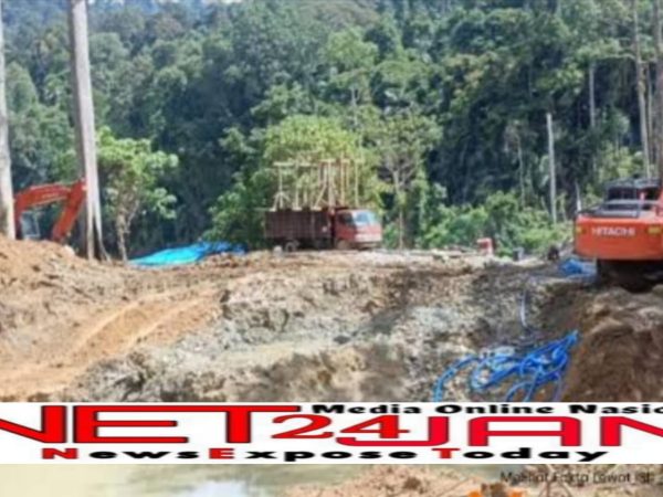 Alat Berat Jadi Sorotan, Diduga Keluar Masuk Dari Tantom Menuju Lokasi PETI Perbatasan Tapsel-Madina